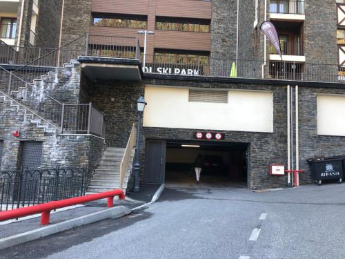 Ribasol Ski Park 5 pers, max 4 adults, HUT7602 in Arinsal