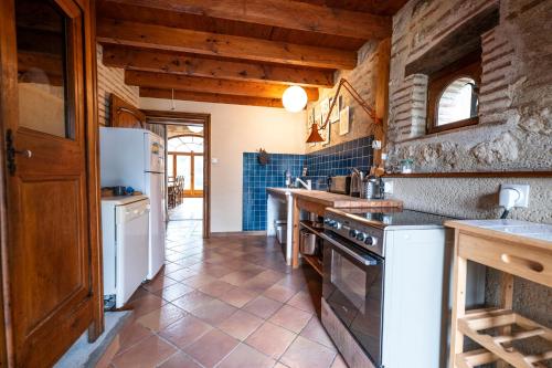 virtuve, La Maison de l'écolieu du Turc - Piscine partagée (La Maison de l'ecolieu du Turc - Piscine partagee) in Le Mas-d'Agenais