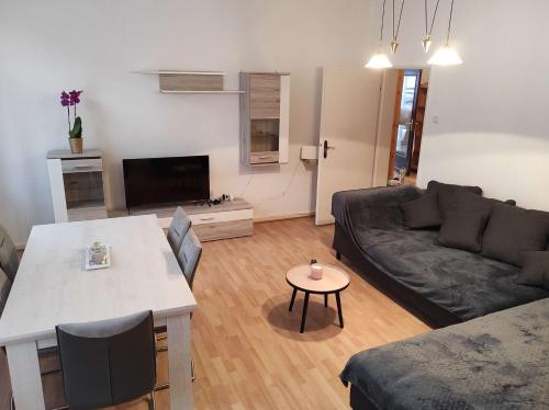 Two-Bedroom Apartment with Shower  room in Ferienwohnung Ruben