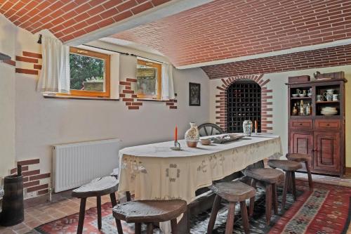 Comida y bebida, Wine Cellar Villa with Beautiful Garden in Sinaia - Busteni in Poiana Tapului