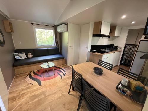 Camping de Tauves in 聖索韋多韋爾尼