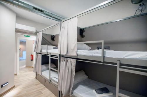 Hostel Dos Estaciones - FREE towels, coffee & tea, remote check-in in Benalua