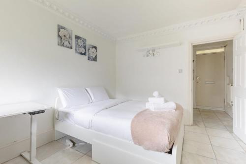 Delightful 1BD Flat near Kentish Town Station - image 14