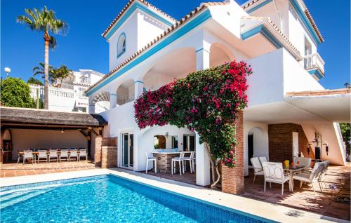  Gorgeous Home In Riviera Del Sol With Kitchen in Sitio de Calahonda