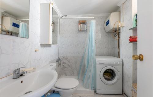 One-Bedroom Apartment image 2