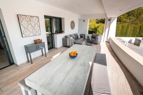 ระเบียง/ชานเรือน, Casa Eivissa - Stunning modern villa in Javea, perfect for a family break in บาเย เดลซอล