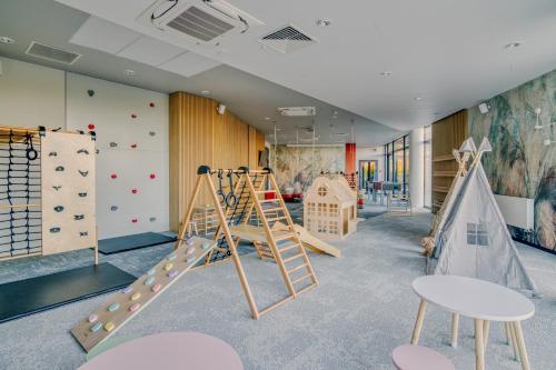 Дитячий майданчик, Apartamenty Premium N11 Mikołajki - Destigo Hotels (Apartamenty Premium N11 Mikolajki - Destigo Hotels) in Миколайки