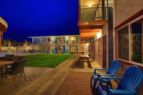 حديقة, Bowmont Motel in Penticton City Center