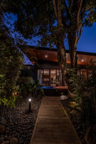 Shanti Cabin - Ezra Viniti Resort, Tagaytay