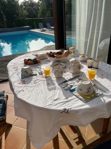 Toit ja joogid, Chez Tobi in Bazincourt-sur-Epte