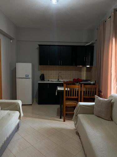 One-Bedroom Apartment image 3