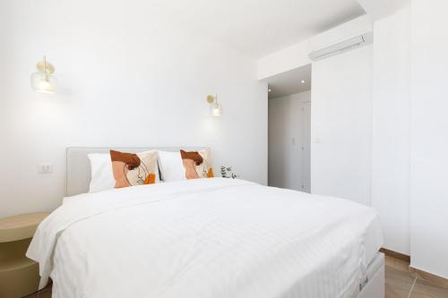 Carlton area lux 2 beds 2 baths - Tap to explore photos