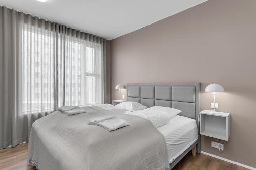 Deluxe Two-Bedroom Apartment with 2 Bathrooms image 6