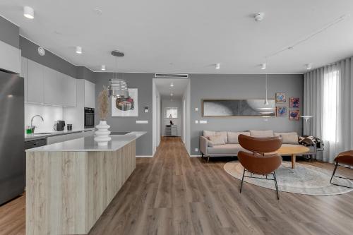 Deluxe Two-Bedroom Apartment with 2 Bathrooms image 9