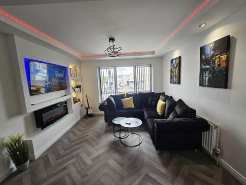 The Yellow Door in ليمافادى