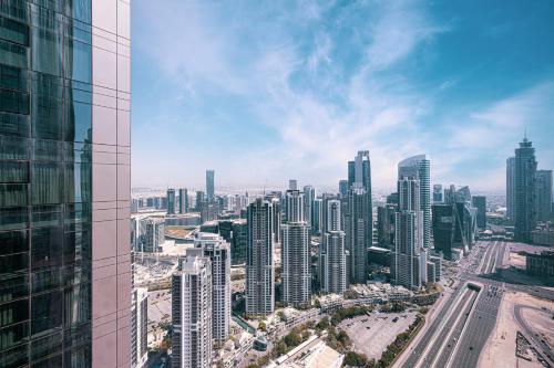 SmartStay at Paramount Tower - Sea and Downtown Views - Infinity Pool - Modern Luxury Residences - image 5
