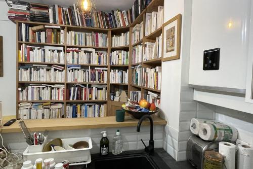 Beautiful T2 - at the Square des Batignolles - image 2