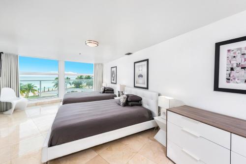 Oceanfront Loft at Castle Beach Club -M15 in Miami Beach, USA