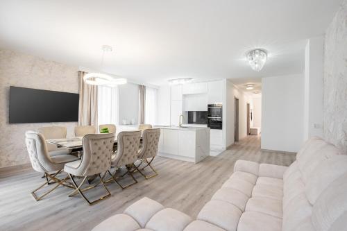 Heart of Budapest Luxury Apartment with huge terrace and free parking - image 3
