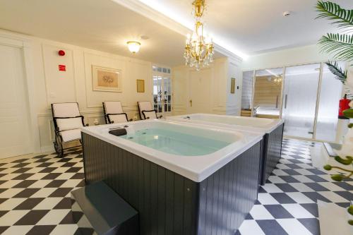 Bañera de hidromasaje, Boutique Hotel Teatro in Angra Do Heroismo