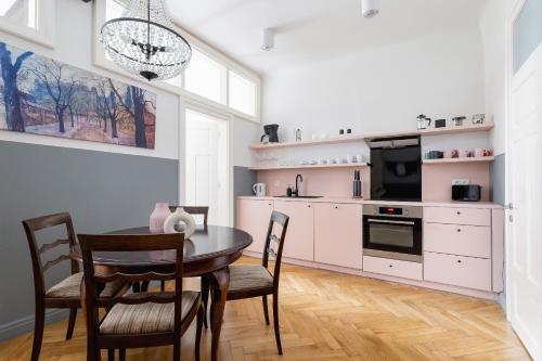Ilma Suite - 2BR Apartment - Main Square 1