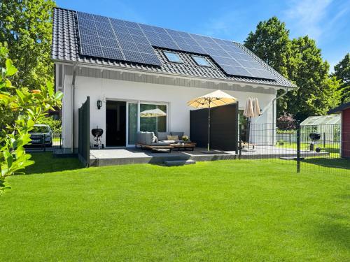 A szálláshely kívülről, CBlue "Seeblick", Kamin, Wallbox, Natur in Thulendorf