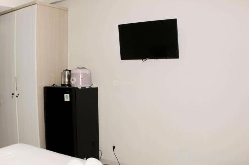 Studio Apartment room in Homey and Cozy Studio Apartment at Elvis Tower By Travelio