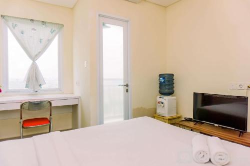 Comfort and Simply Look Studio Room Apartment at B Residence By Travelio, Tangerang