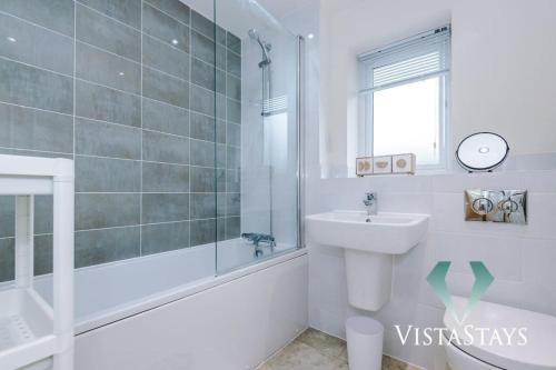 3BDR House By Vista Stays Short Lets & Serviced Accommodation Manchester With Pool Table and Driveway Parking, Manchester (fotografie 3)