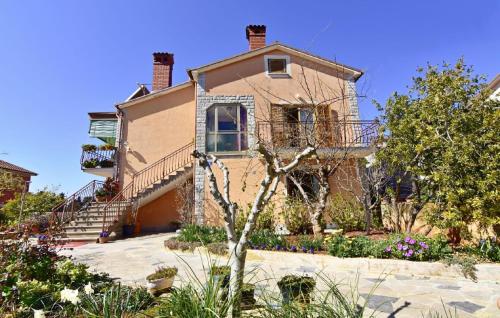 Wohnung in der Nähe des Strandes Basanija Wohnung in der Nähe des Strandes Basanija