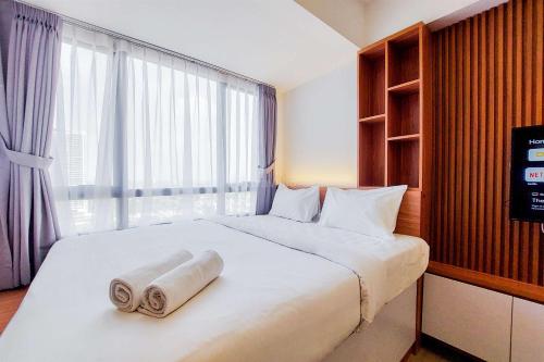 Good and Homey Studio at Collins Boulevard Apartment By Travelio