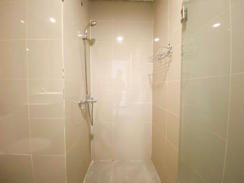 Cozy Living Studio (No Kitchen) at Sentraland Semarang Apartment By Travelio - image 3