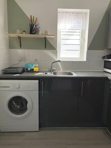 Crescent Apartment - Two bedroom - image 6
