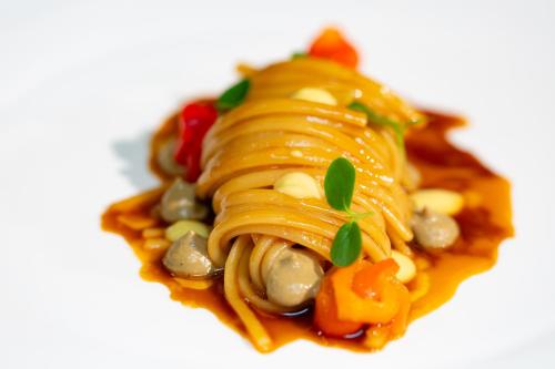 Floren Luxury Hotel - image 3