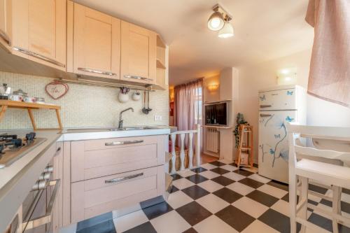 Cozy Penthouse with Terrace and Rome View 4