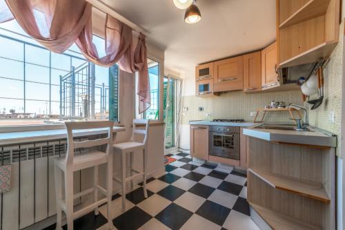 Cozy Penthouse with Terrace and Rome View 3