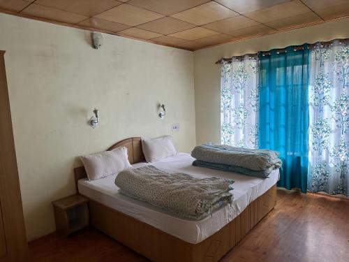 Double Room with Mountain View image 5
