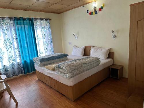 Double Room with Mountain View image 6
