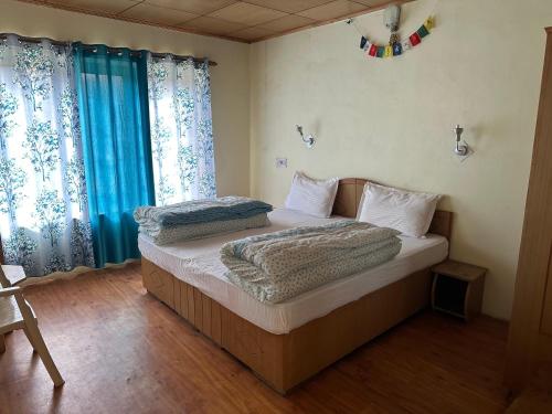 Double Room with Mountain View image 10