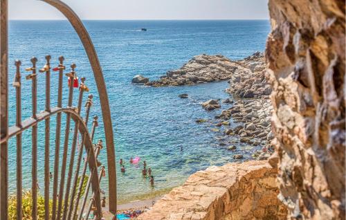 Three-Bedroom Apartment in Tossa de Mar - image 9