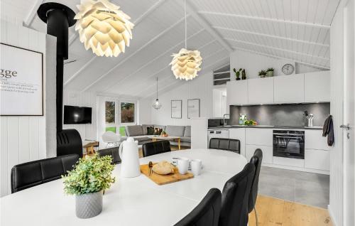 Kitchen, 3 Bedroom Cozy Home In Jerup in Jerup