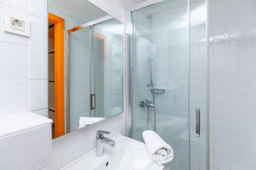 Ducha, Hostel Link in Lovran