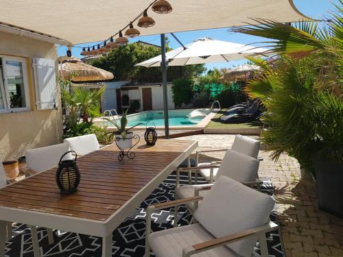 Tropical Couple in มาริญาน