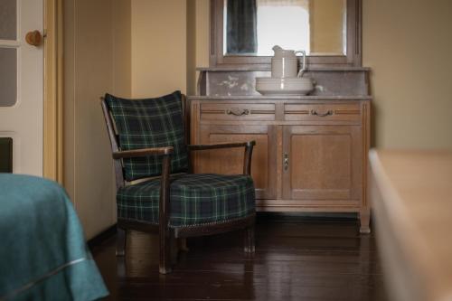2 twin beds
