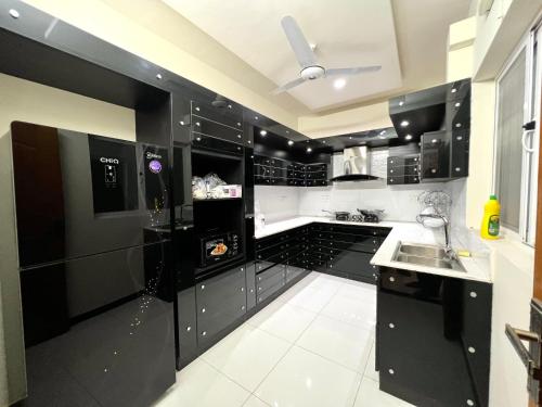 Luxury 3 Bedrooms Apartments - image 7