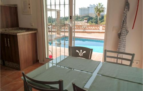 Amazing home in Fuengirola Malaga with WiFi and 3 Bedrooms - image 10