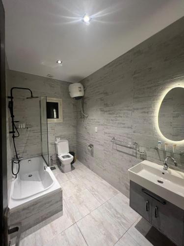 room detail thumbnail 2