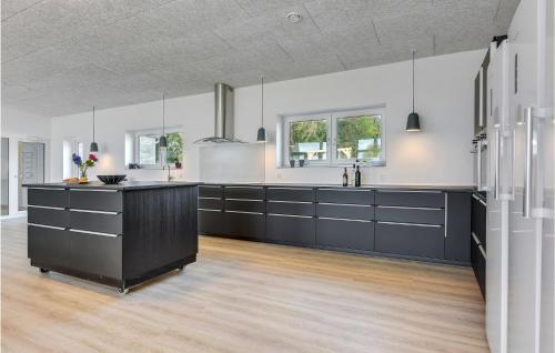 Kitchen, 12 Bedroom Nice Home In Haderslev in Arosund