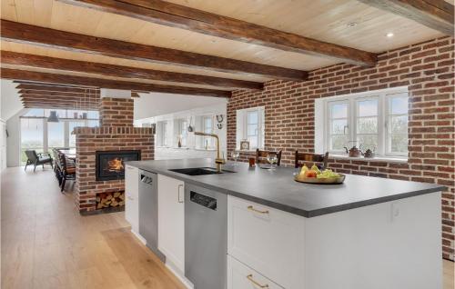 Kitchen, Lovely Home In Ringkøbing With Wifi in Ringkobing