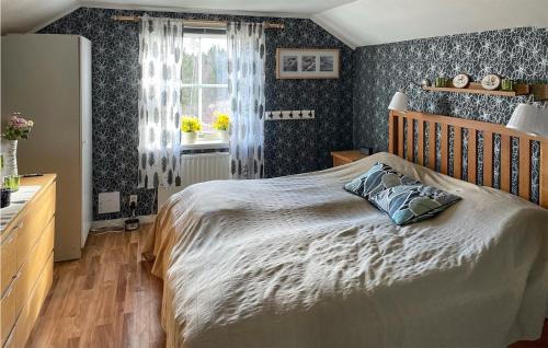 Amazing Home In Vase With Kitchen in Faxstad